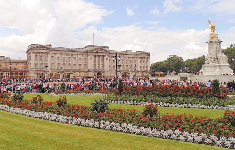 Exterior of Buckingham Palace in London