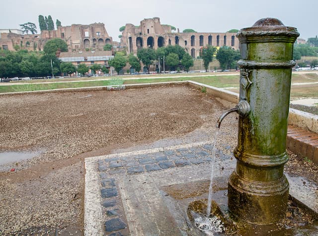 Nasoni drinking fountain in Rome