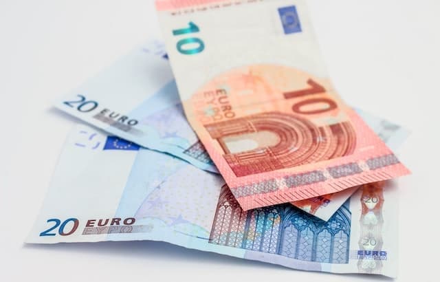 Paper euro bills
